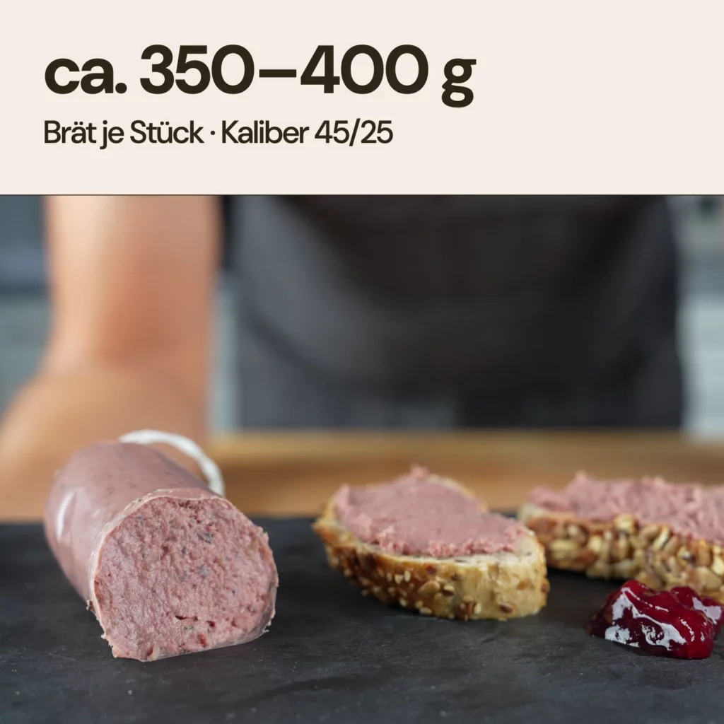 Angeschnittene Wildleberwurst im Kunstdarm Kaliber 45/25 (4,5 cm) auf Schieferplatte. Ein Stück fasst ca. 350 bis 400 g Brät.
