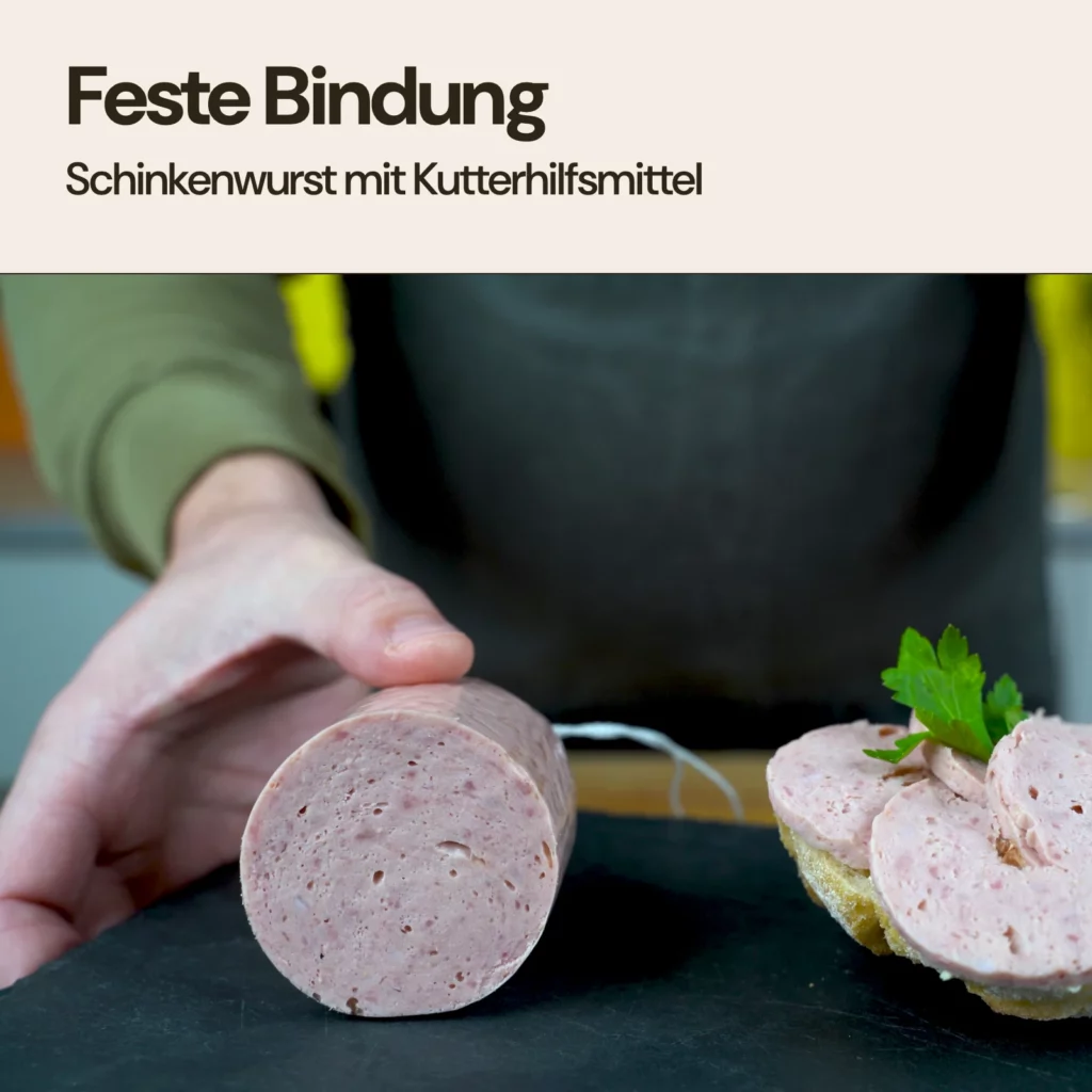Angeschnittene japanisch inspirierte Schinkenwurst mit fester, glatter Bindung, gemacht mit Kutterhilfsmittel.